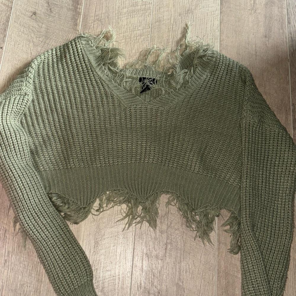 Rue 21 cropped sweater